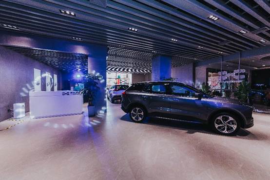 加速新零售布局,爱驰汽车上海环球港体验中心盛大开幕